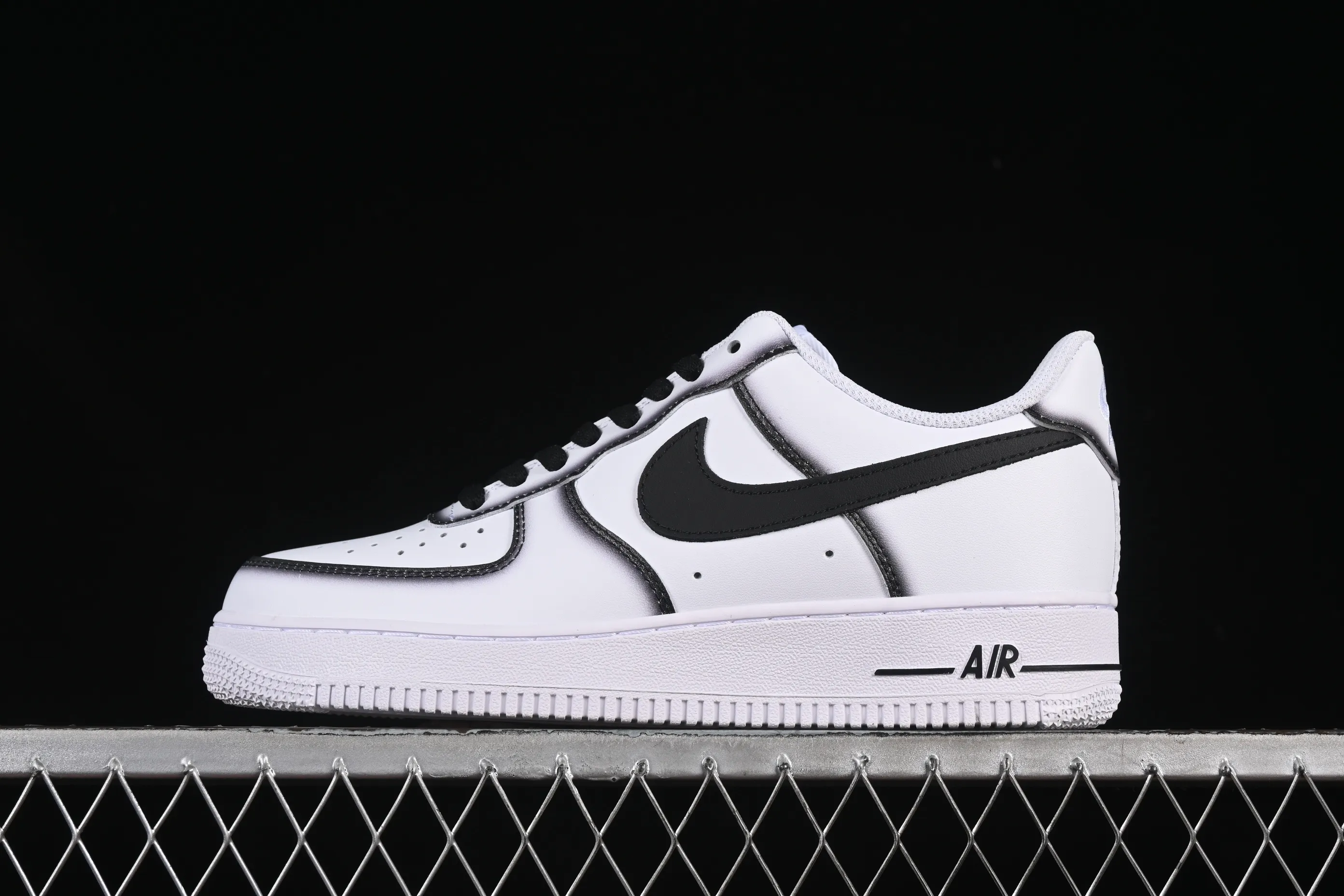 All categories Nk Air Force 1 Air Force series Nk Air Force 1 Low Air Force low-top Nike Air Force 1'07 Low Black border Green hook gold embroidery Air Force 1 low-top casual sneakers ZH0316-075